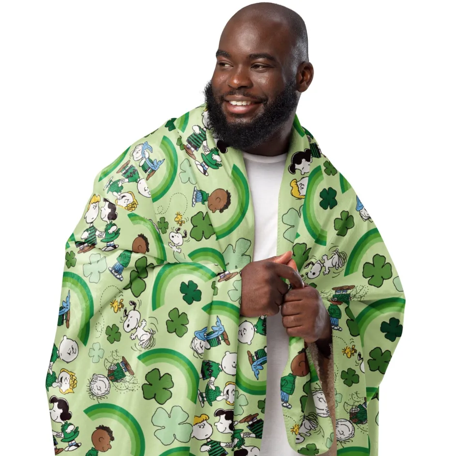 Outlet Gang Feeling Lucky Sherpa Blanket Peanuts Gang | Blankets & Pillows