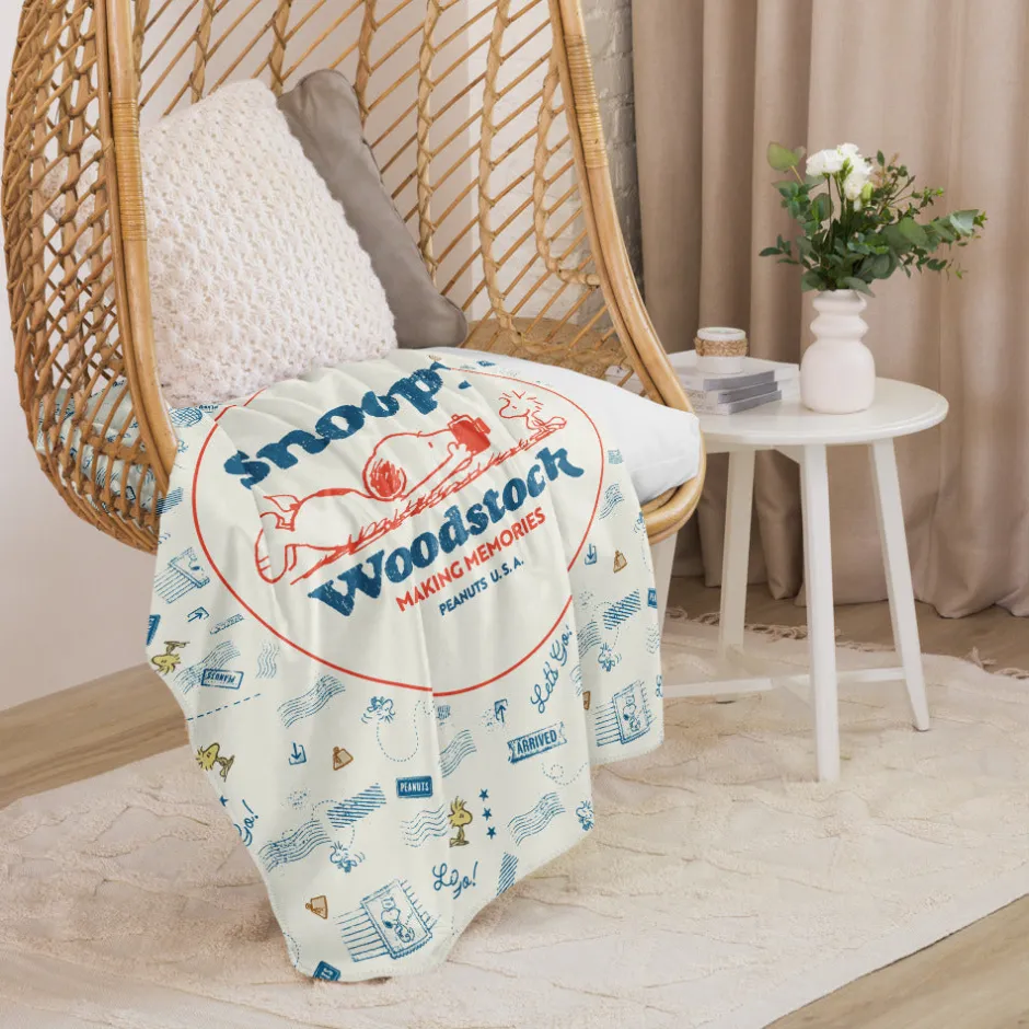 New Making Memories Sherpa Blanket Woodstock | Snoopy