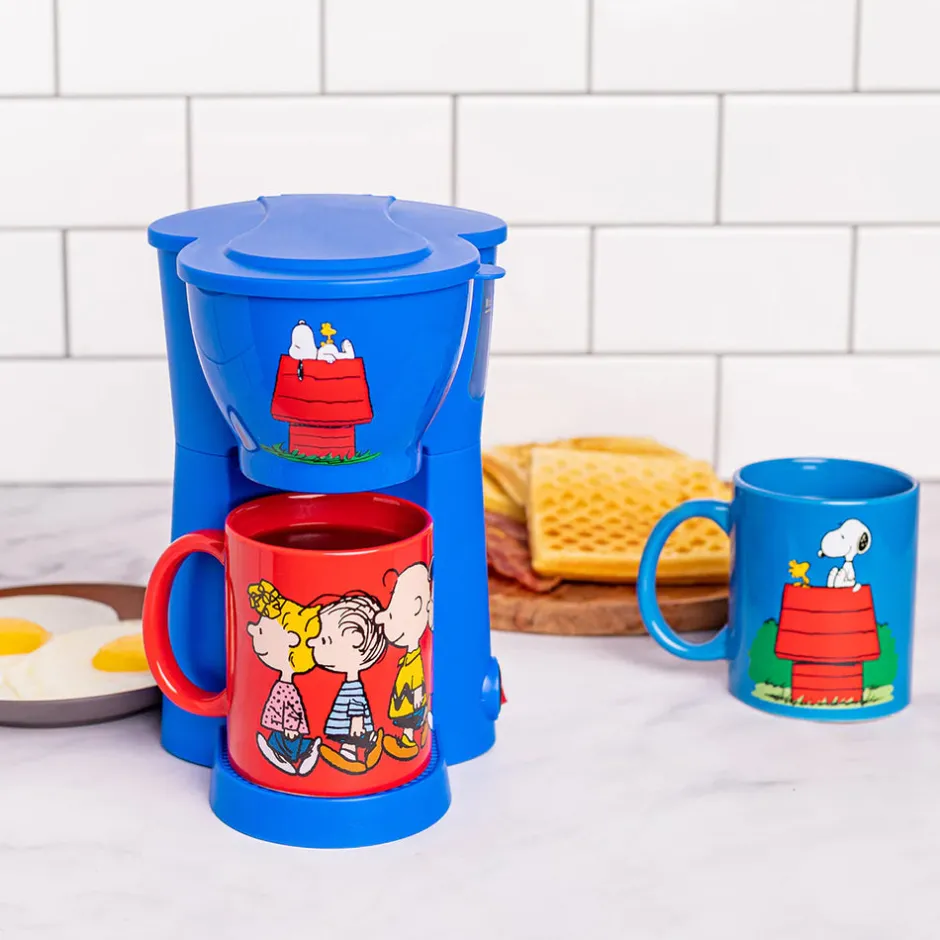 Hot Single Cup Coffee Maker Gift Set with 2 Mugs Peanuts Gang | Kitchen