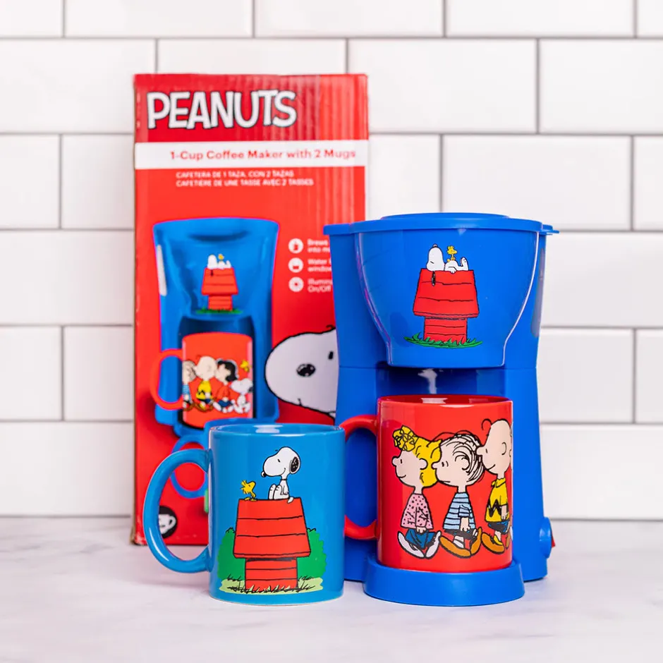 Hot Single Cup Coffee Maker Gift Set with 2 Mugs Peanuts Gang | Kitchen
