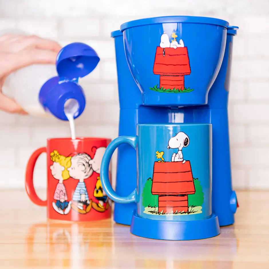 Hot Single Cup Coffee Maker Gift Set with 2 Mugs Peanuts Gang | Kitchen